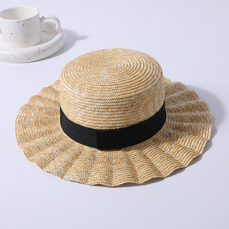 Ruffled straw hat spring and summer new leisure play beach hat woven female Korean version of the sun hat outdoor sunshade sun hat