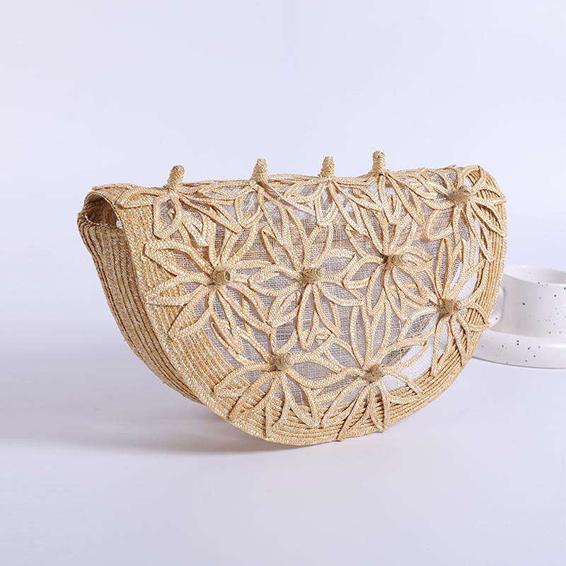 Natural fine wheat straw woven imported linen woven into a clutch bag