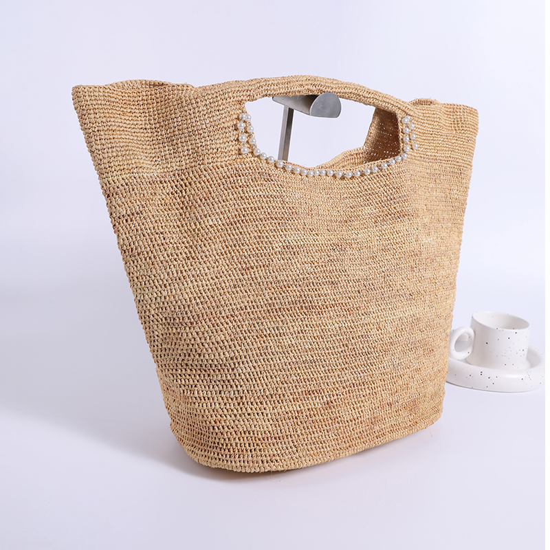 Imported raffia hand hook plus pearl chain sea stall wind leather bamboo hand bag composed of woven fine crochet TOTE bag