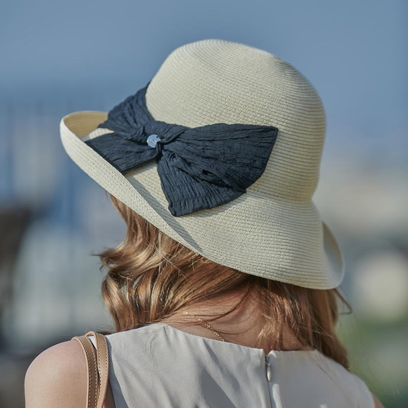 The same Japanese style is equipped with a bow made of textured fabric, and the half-turned hat shape shows the temperament