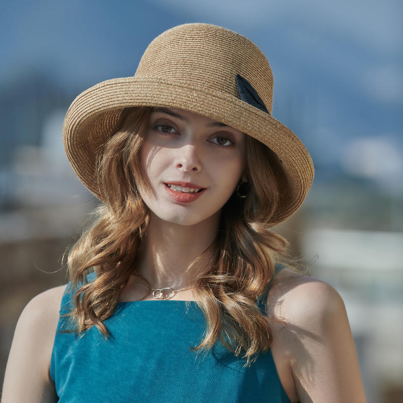 The same Japanese style is equipped with a bow made of textured fabric, and the half-turned hat shape shows the temperament